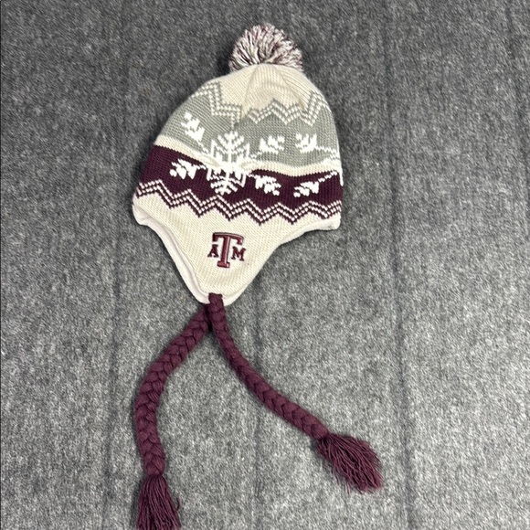 Top of the World Other - Top of the World Cream and Gray Knit Hat with Tassels